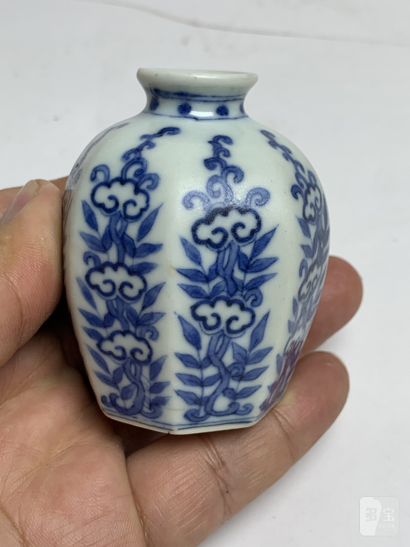 清雍正 青花灵芝纹八棱小罐 - 图9